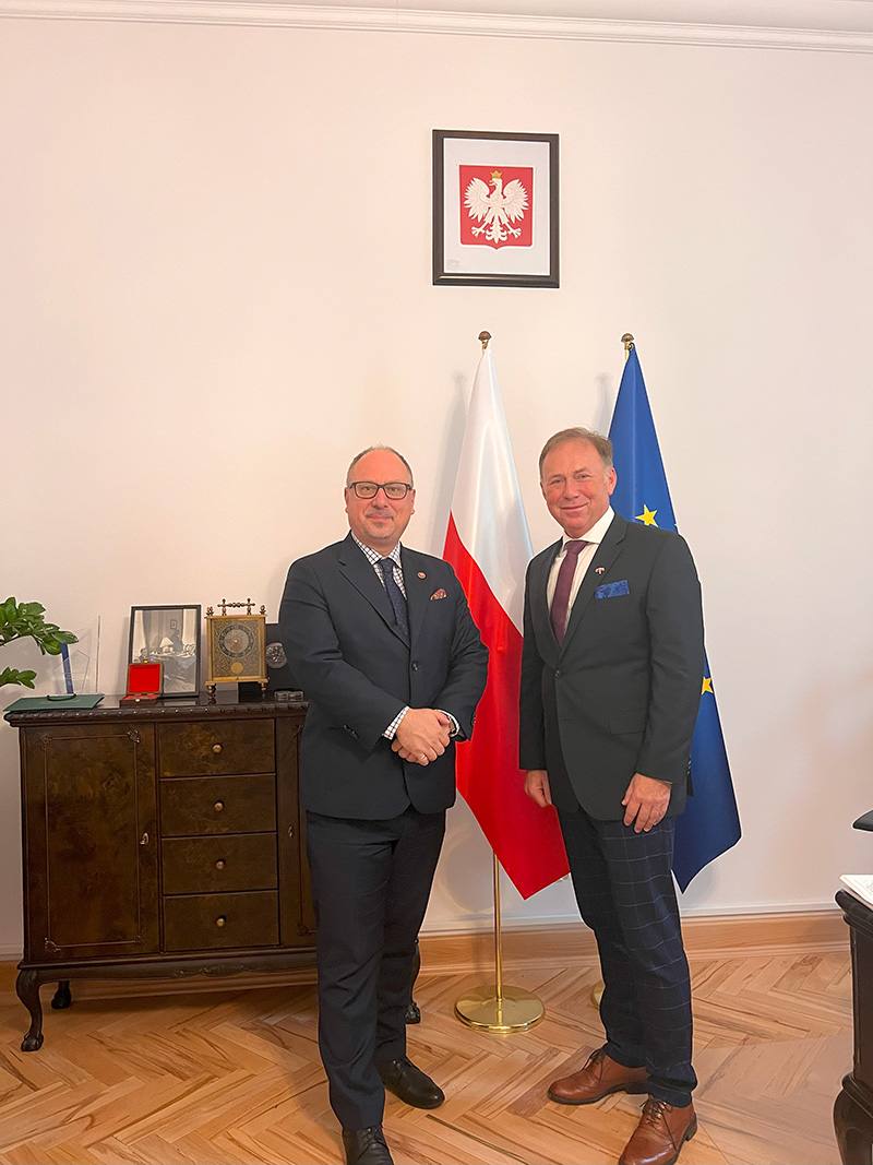 z Profesorem Arkadym Rzegockim szefem polskiej służby dyplomatycznej 