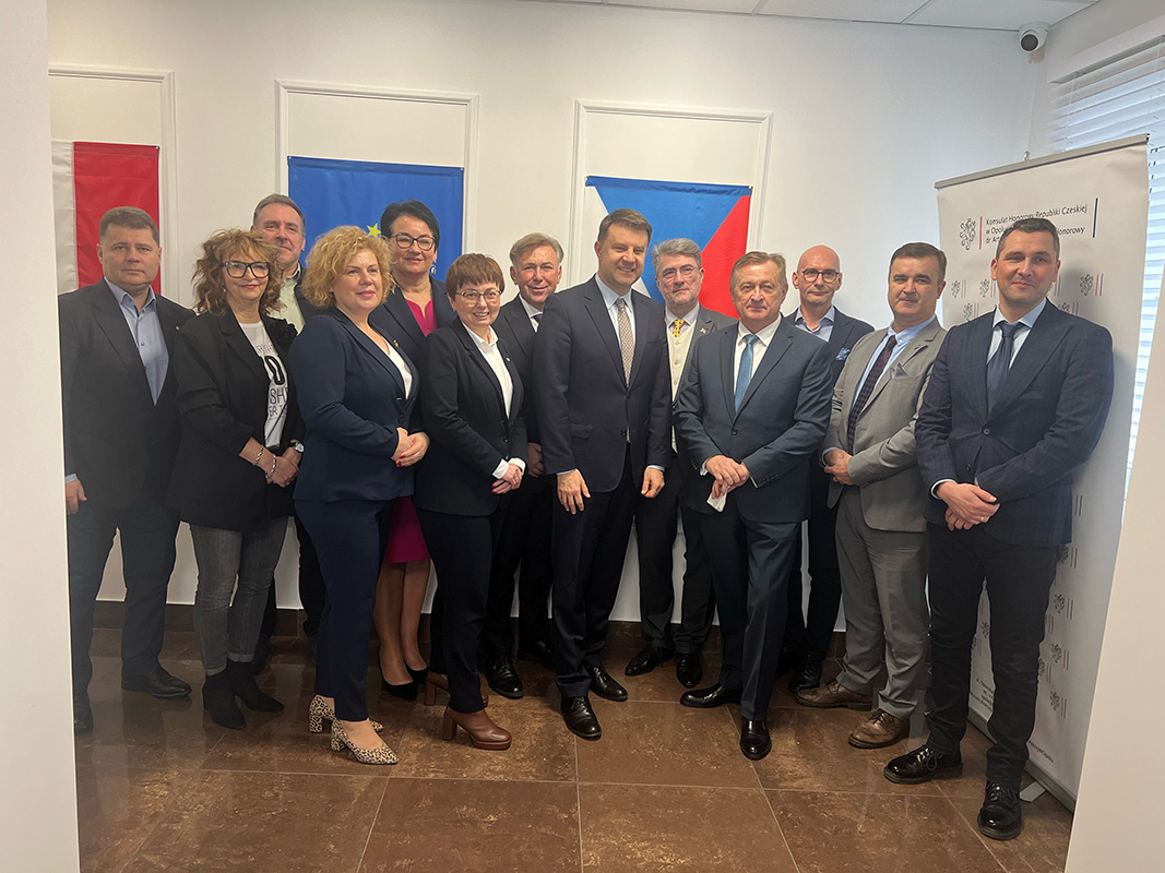 Coroczne spotkanie w siedzibie KH w Opolu , na zdjęciu Wojewoda Opolska Pani Monika Jurek,   Prezydent Opola Arkadiusz wiśniewski , Vivemarszałkini Województwa Opolskiego Zuzanna Donath- Kasiura oraz korpus dyplomatyczny 