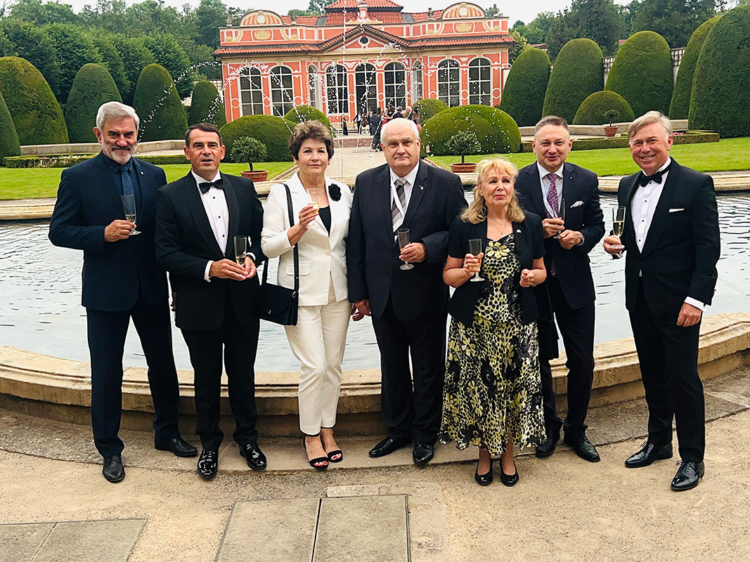 Konsulowie Honorowi RC na zjeździe w Pradze , Marek Osak , Bogdan Łukasik , Krzysztof Skotnicki z małżonką , Jarosław Krykwiński, Renata Mataczyńska